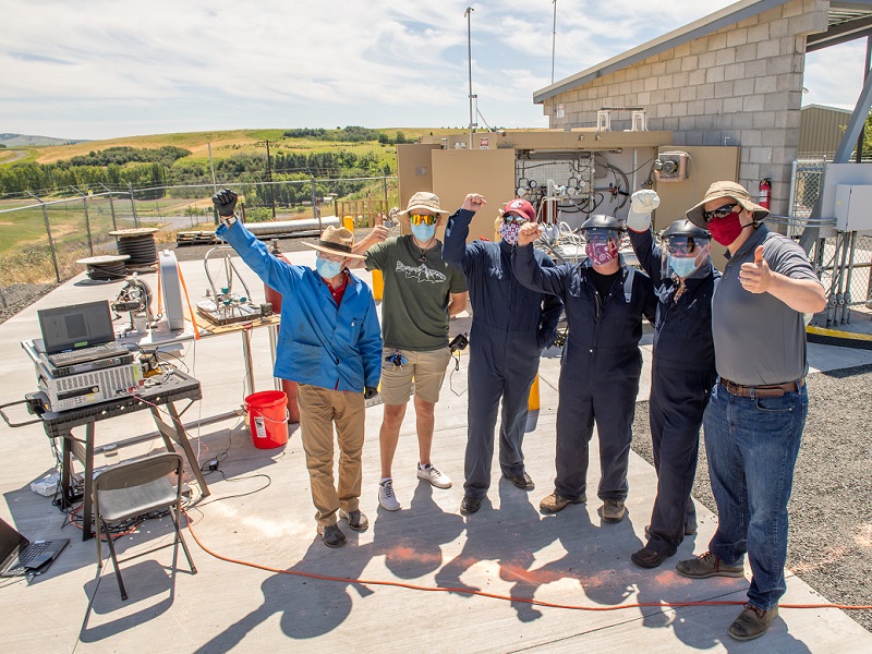 Dr. Ian Richardson and team perform a test on a 3D printed liquid hydrogen tank